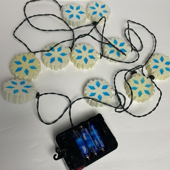 Snow Flake Dancing Lights and Music - Picture 13 of 13